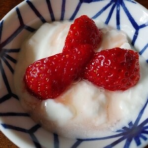 練乳ヨーグルトの蜂蜜苺のせ